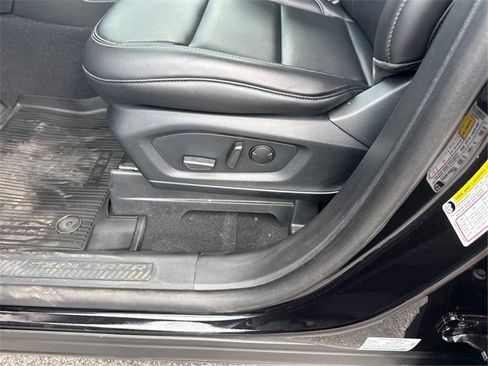 Used 2023 Ford Explorer XLT w/ Equipment Group 202A image 26