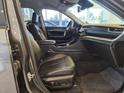 Used 2022 Jeep Grand Cherokee L Limited AWD/4WD image 24