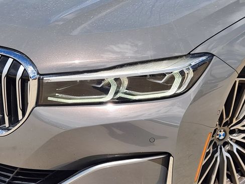 Used 2022 BMW 740i w/ Premium Package RWD image 10