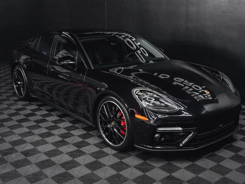 Used 2018 Porsche Panamera Turbo image 19