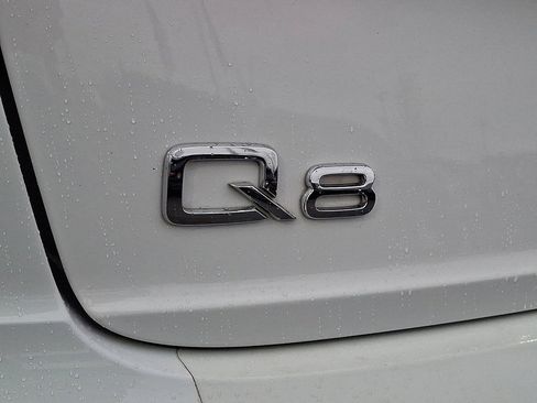 Used 2022 Audi Q8 Premium Plus w/ Premium Plus Package image 24