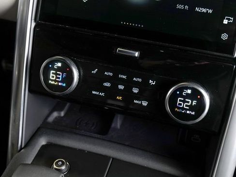 Certified 2024 Land Rover Discovery Dynamic SE AWD/4WD image 14