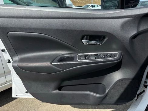 New 2025 Nissan Versa SR w/ Trunk Package image 18