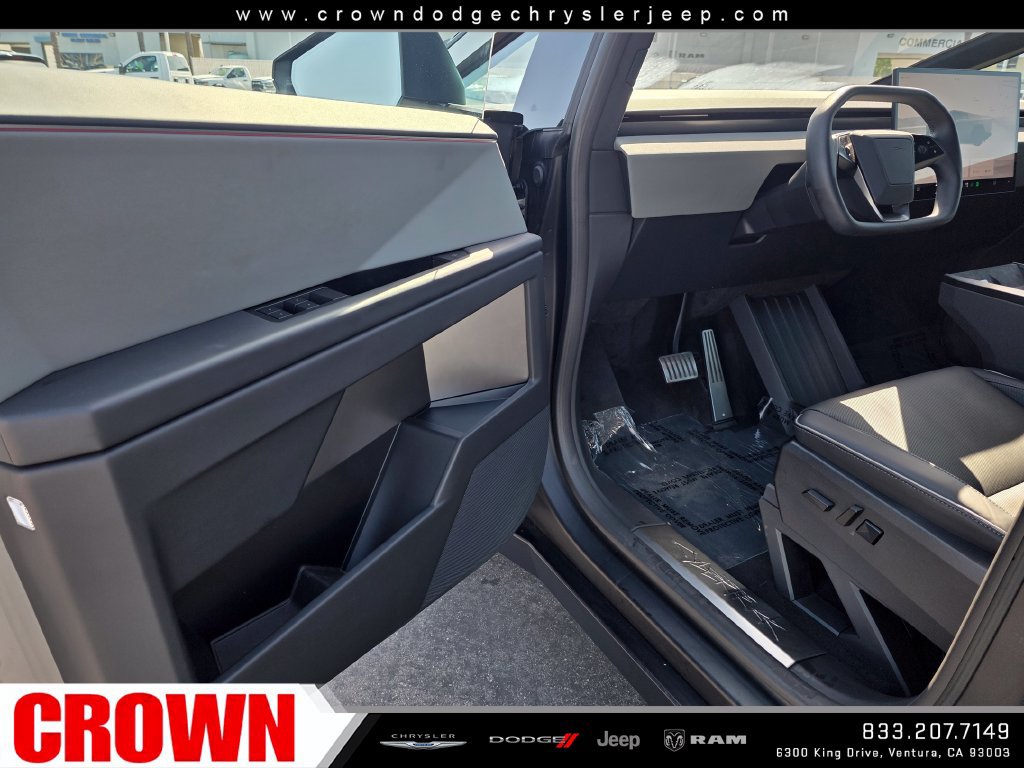 Used 2024 Tesla Cybertruck AWD Crew Cab image 36