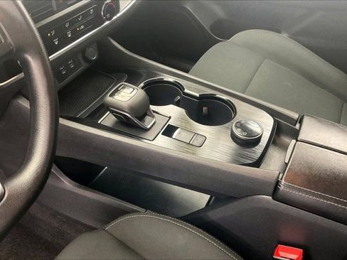 Used 2024 Nissan Rogue S AWD/4WD image 16