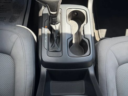 Used 2018 Chevrolet Colorado W/T w/ WT Convenience Package RWD image 14