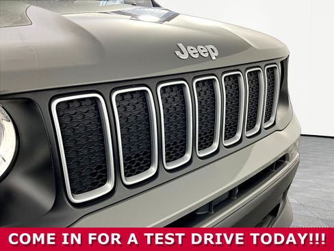 Used 2022 Jeep Renegade Latitude w/ Convenience Group AWD/4WD image 29