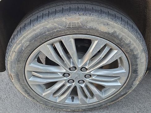 Used 2017 Cadillac XT5 Premium Luxury image 5