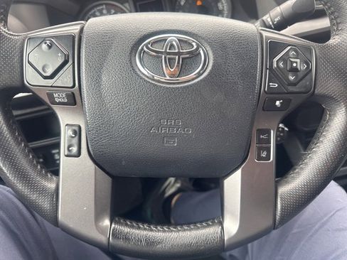 Used 2019 Toyota Tacoma TRD Sport image 18