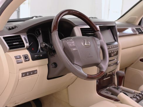 Used 2014 Lexus LX 570 4WD image 29