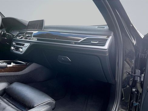 Used 2020 BMW 740i w/ M Sport Package RWD image 26