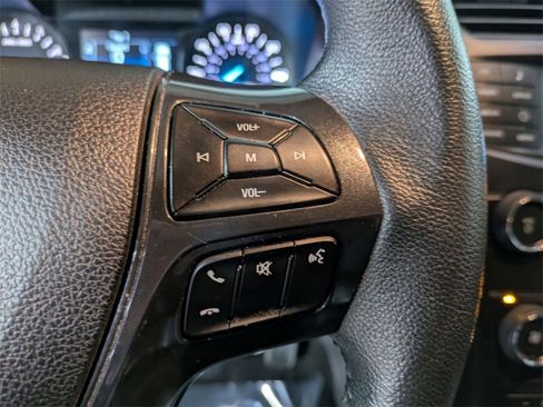 Used 2018 Ford Explorer XLT image 19