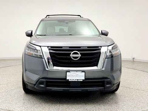 Used 2022 Nissan Pathfinder SV AWD/4WD image 2