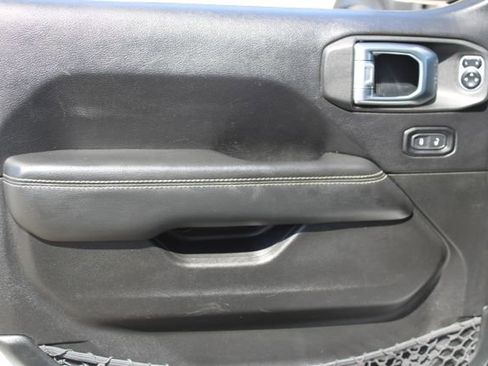 Used 2019 Jeep Wrangler Unlimited Sahara AWD/4WD image 10