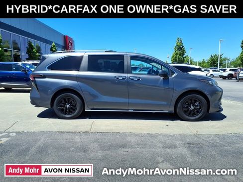 Used 2025 Toyota Sienna XLE FWD image 8