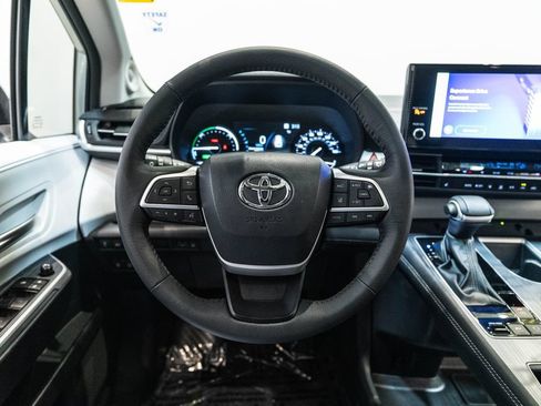 Certified 2025 Toyota Sienna XLE w/ XLE Plus Package FWD image 16