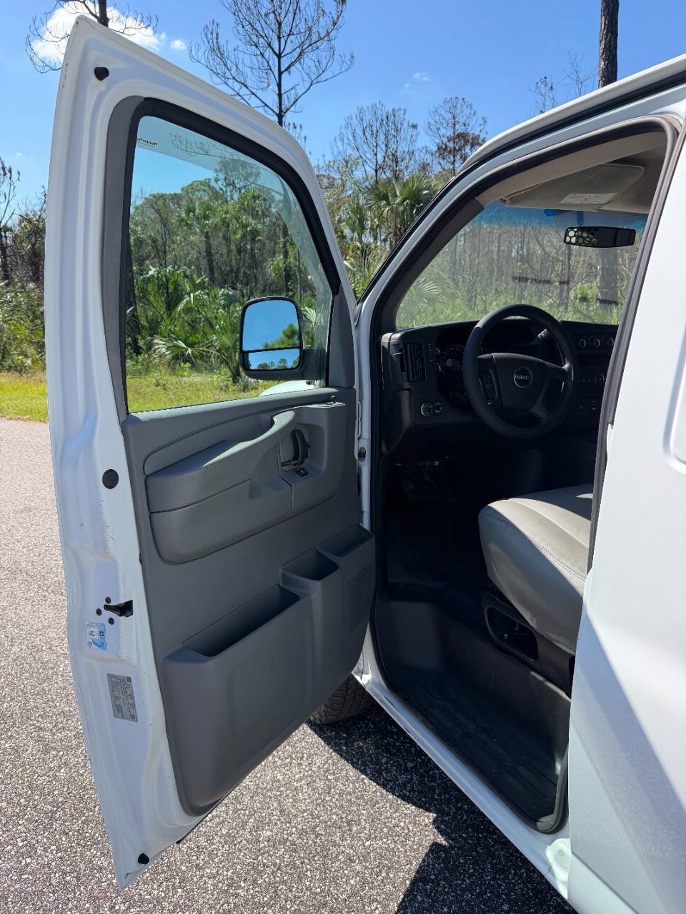 Used 2011 GMC Savana 2500 RWD image 10