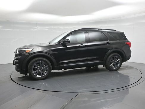 Certified 2022 Ford Explorer XLT w/ Equipment Group 202A image 26