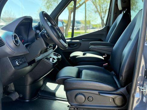 Used 2022 Mercedes-Benz Sprinter 2500 image 8