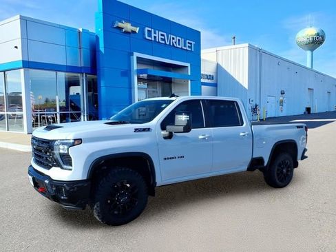 Used 2025 Chevrolet Silverado 3500 LT w/ Trail Boss Package image 8