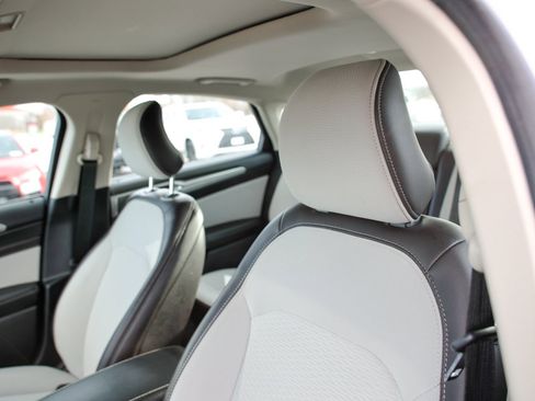 Certified 2019 Ford Fusion SE w/ Equipment Group 151A image 18