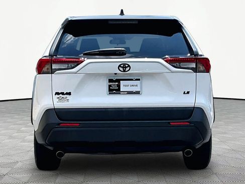 Used 2022 Toyota RAV4 LE FWD image 5