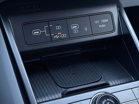 Certified 2025 Hyundai Kona Limited image 18