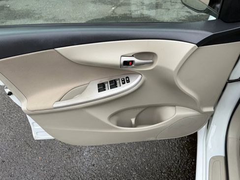 Used 2013 Toyota Corolla LE FWD image 15