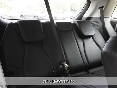 Used 2024 Kia Carnival EX FWD image 8