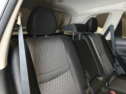 Used 2017 Nissan Rogue SV AWD/4WD image 19