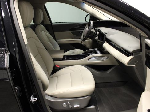 Used 2024 Lincoln Nautilus Premier image 14