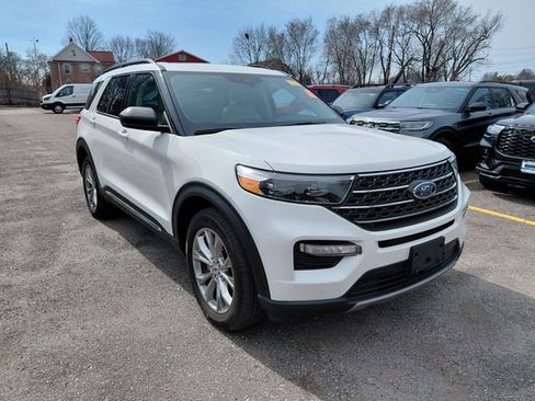 Used 2023 Ford Explorer XLT w/ Equipment Group 202A image 9
