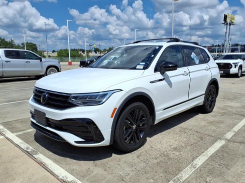 Used 2022 Volkswagen Tiguan SE R-Line AWD/4WD image 10