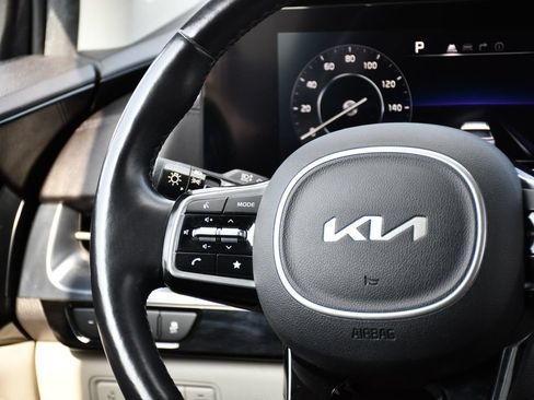 Used 2022 Kia Carnival SX Prestige FWD image 27