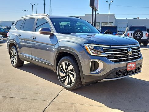 Used 2024 Volkswagen Atlas SE image 4