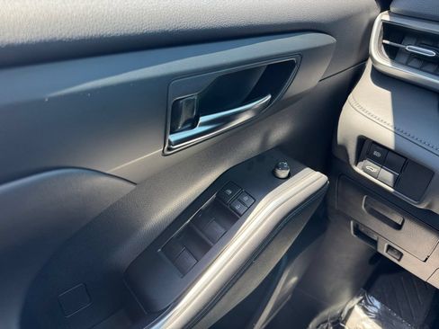 Certified 2020 Toyota Highlander XLE AWD/4WD image 11