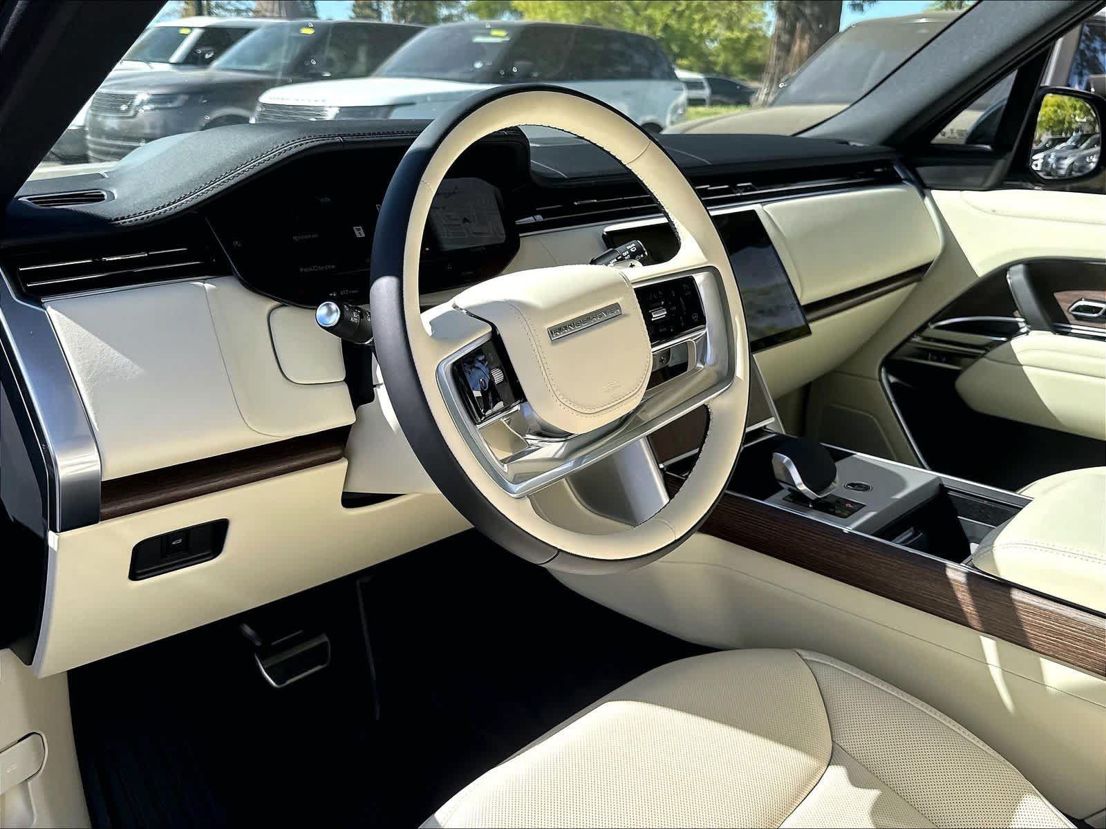 New 2026 Land Rover Range Rover Long Wheelbase SE AWD/4WD image 8