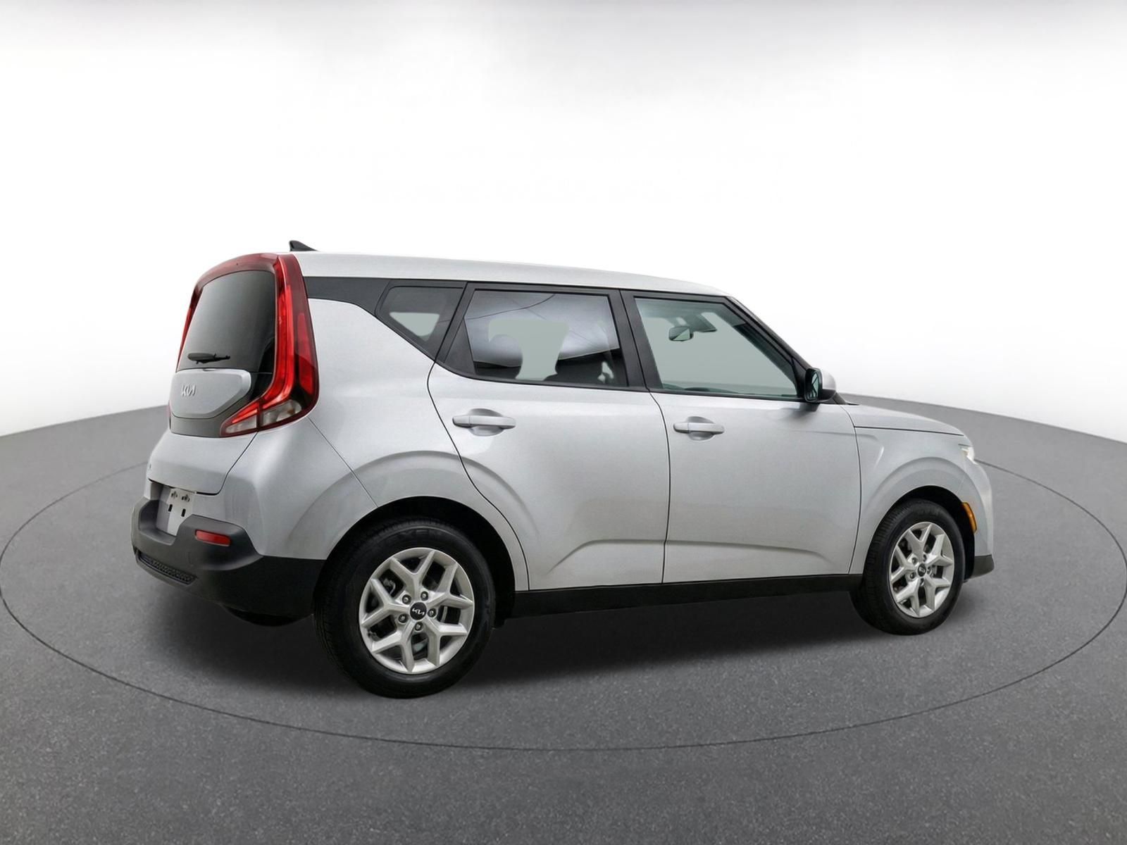 Used 2025 Kia Soul LX w/ LX Technology Package FWD image 9
