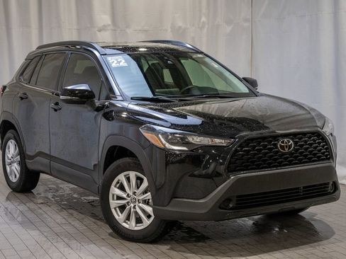 Certified 2022 Toyota Corolla Cross LE image 1