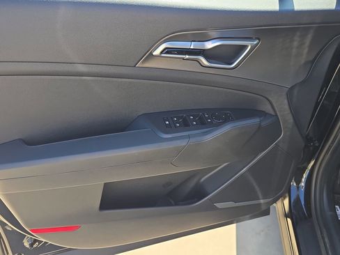New 2026 Kia Sportage LX FWD image 17