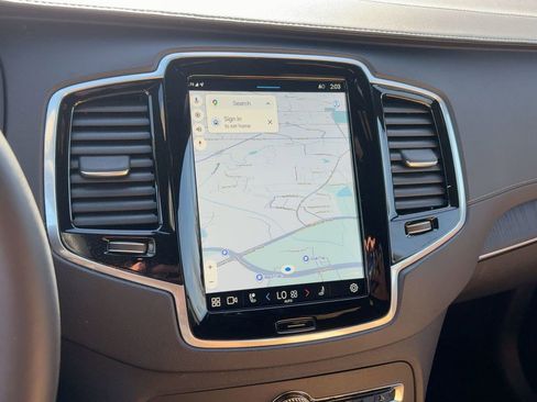 Certified 2024 Volvo XC90 B6 Ultimate w/ Protection Package Premier image 22