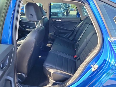 Certified 2024 Volkswagen Jetta SE w/ Panoramic Sunroof Package FWD image 11