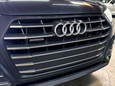 Used 2020 Audi Q5 e Premium Plus w/ Premium Plus Package AWD/4WD image 31