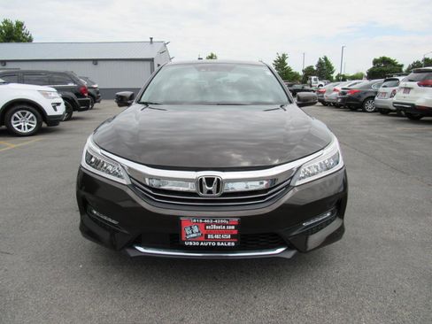 Used 2016 Honda Accord Touring image 9