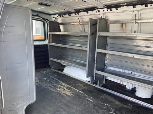 Used 2018 Chevrolet Express 2500 w/ Driver Convenience Package RWD image 19