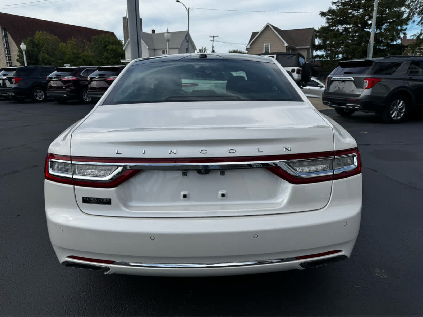 Used 2017 Lincoln Continental Select w/ Climate Package AWD/4WD image 13