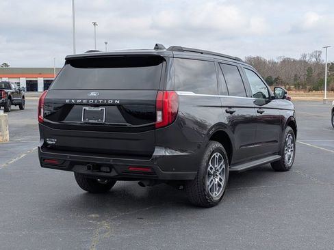 Certified 2025 Ford Expedition Active image 4