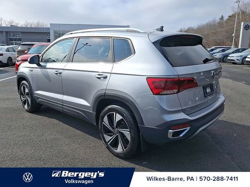 Certified 2023 Volkswagen Taos SE w/ Panoramic Sunroof Package image 8