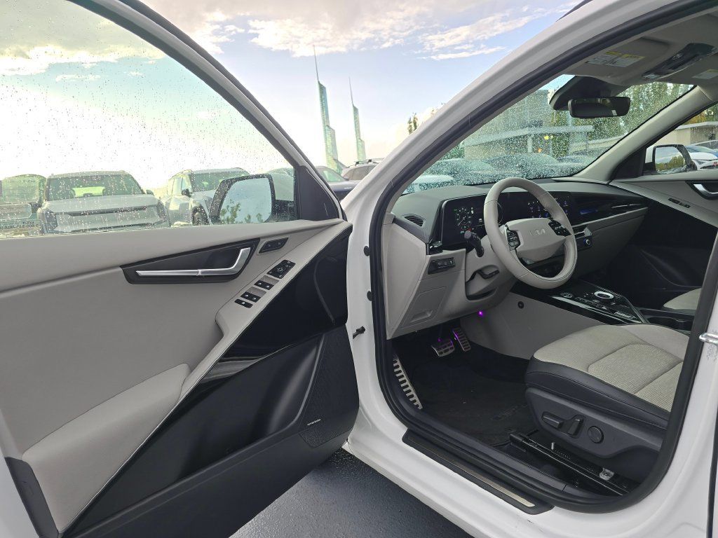 Certified 2023 Kia Niro Wave w/ Wave Preserve Package FWD image 21