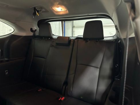 Used 2025 Toyota Highlander XLE AWD/4WD image 53